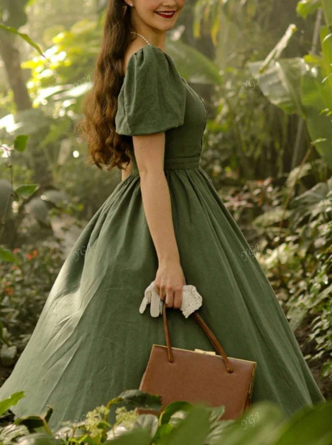 Green dress with puffed sleeves and Queen Anne neckline