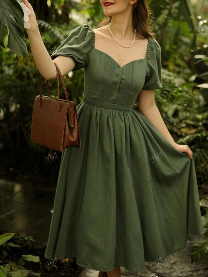 Green dress with puffed sleeves and Queen Anne neckline