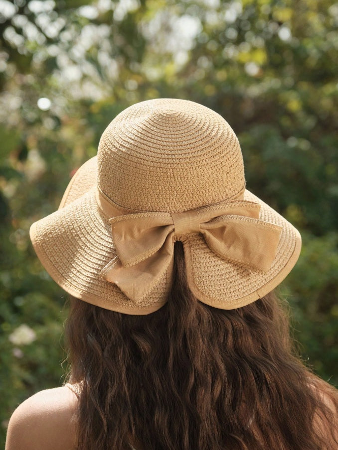 Raffia hat with bow and petal shape