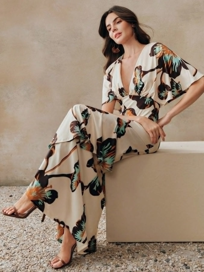 Long dress with loose sleeves exotic expression